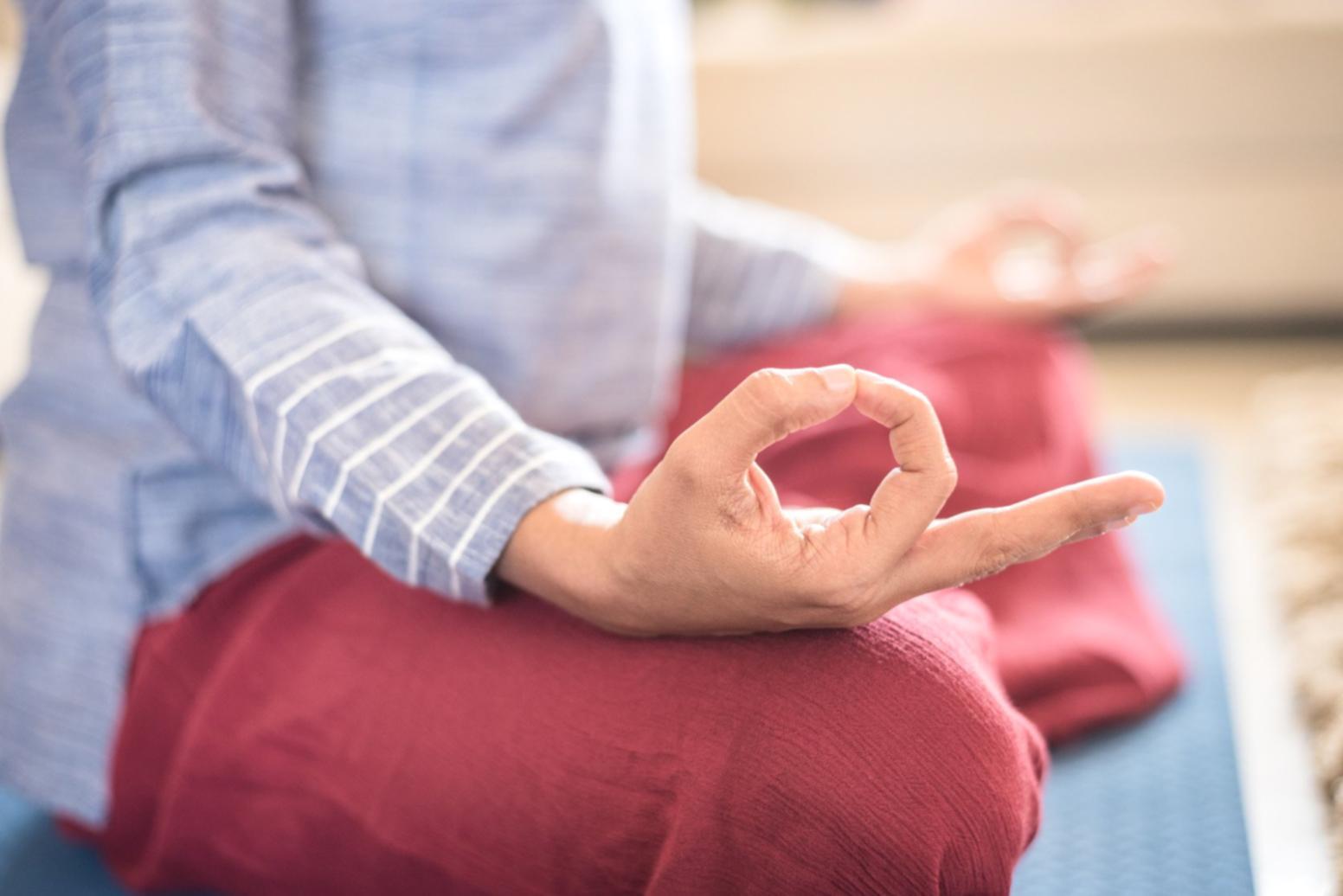 Pratica di meditazione guidata in ambiente naturale